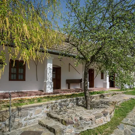 Kali Ko Apartment Szentbekkalla